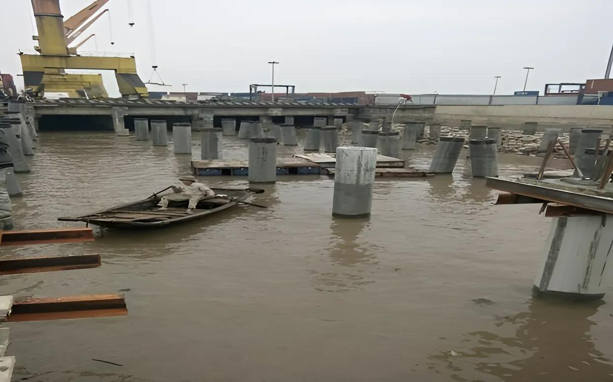 Thi công đóng cọc cầu cảng
